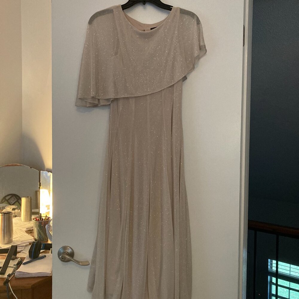 Beautiful dress (suitable for wedding/mother of the bride or groom)